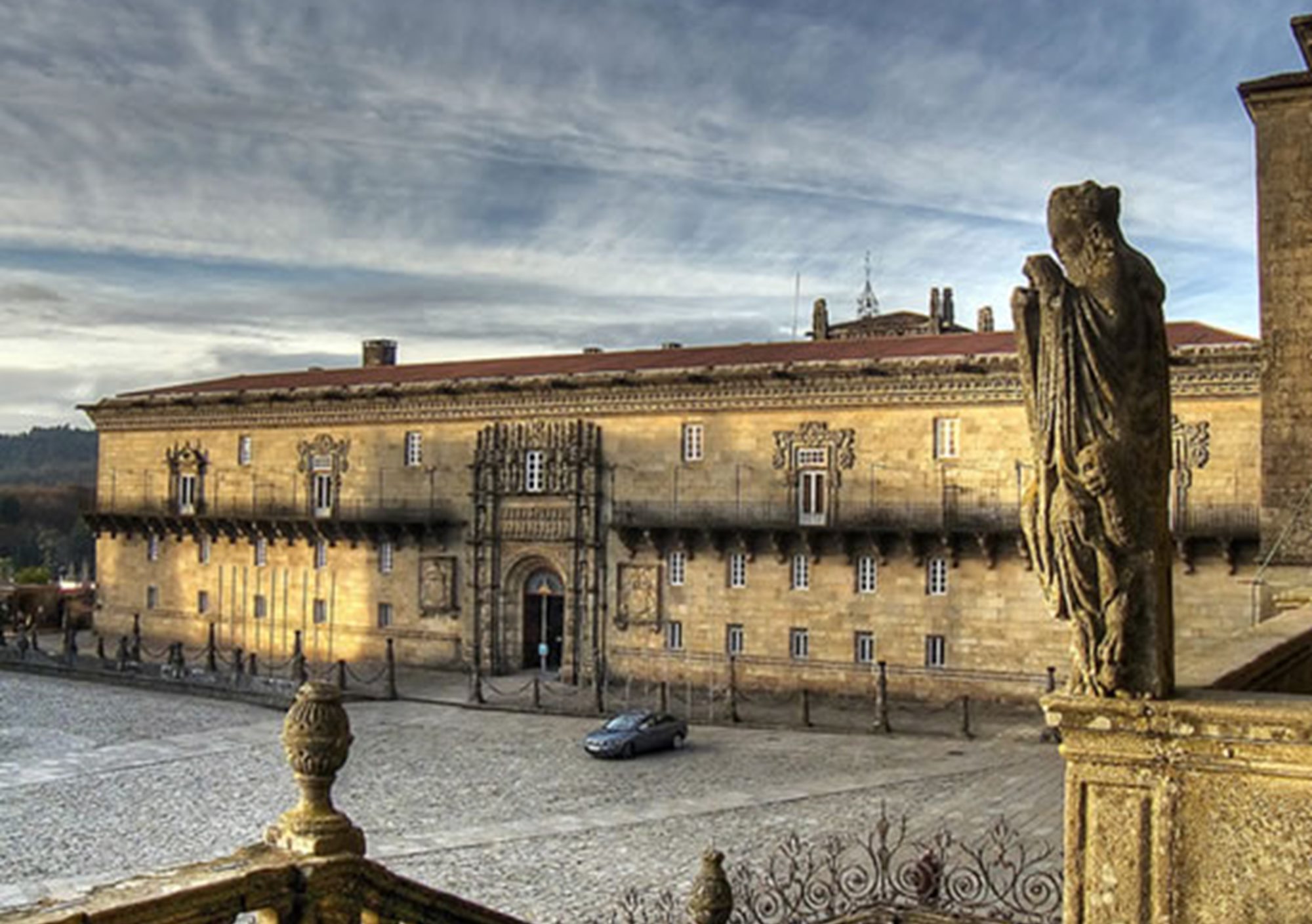 Visita guiada al Hostal de los Reyes Católicos visitar